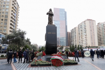 ASCO kollektivi “Ana harayı” abidəsini ziyarət edib