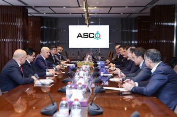 A meeting held at ASCO with the Uzbekistan delegation